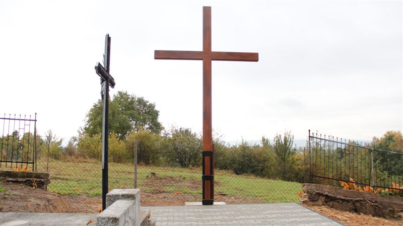 krzyz cmentarz 073